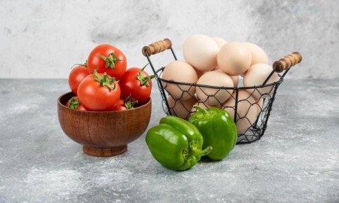 Куриные яйца, сладкий перец и помидоры значительно выросли в цене в Амурской области