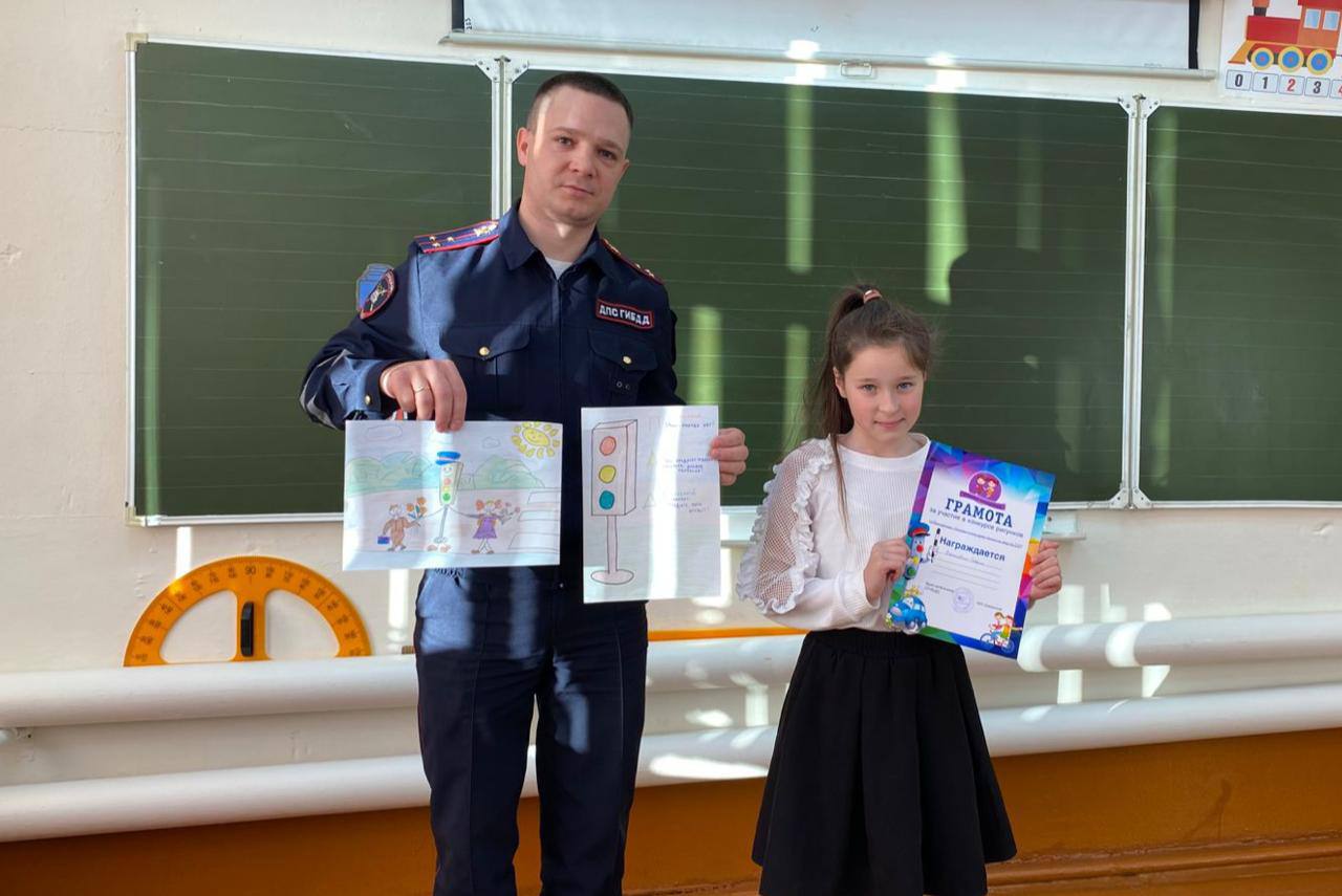 В МОБУ Увальская СОШ подвели итоги конкурса рисунков, приуроченного к Всемирному дню памяти жертв ДТП В МОБУ Увальская СОШ подвели итоги конкурса рисунков, приуроченного к Всемирному дню памяти жертв ДТП