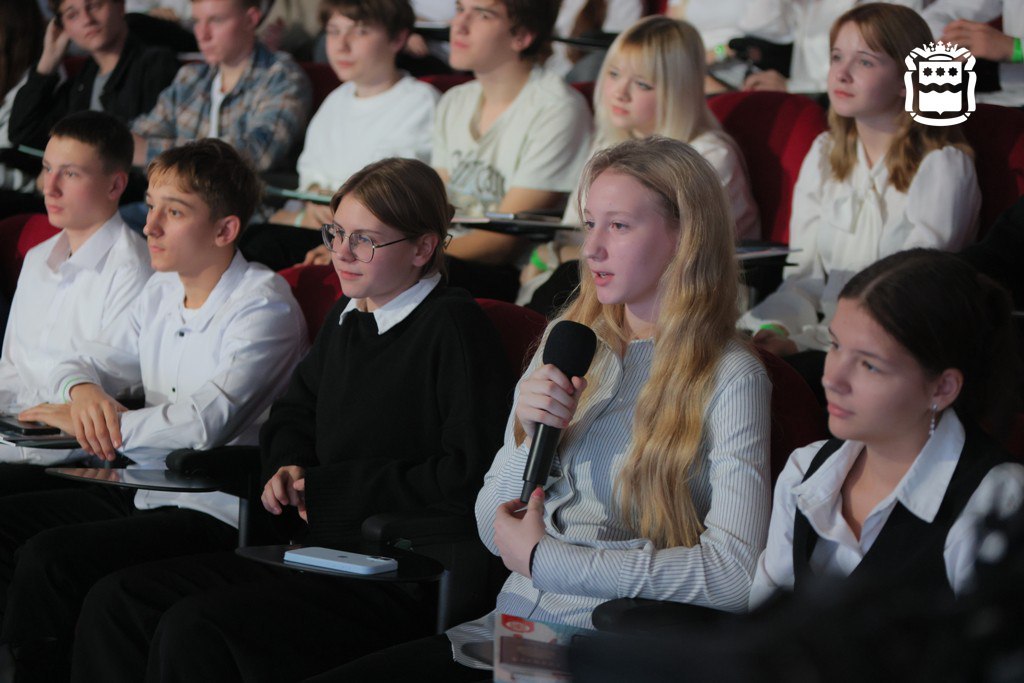 Литературную премию «Дальний Восток» представили на Форуме школьников в Москве Литературную премию «Дальний Восток» представили на Форуме школьников в Москве