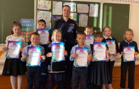 В МОБУ Увальская СОШ подвели итоги конкурса рисунков, приуроченного к Всемирному дню памяти жертв ДТП