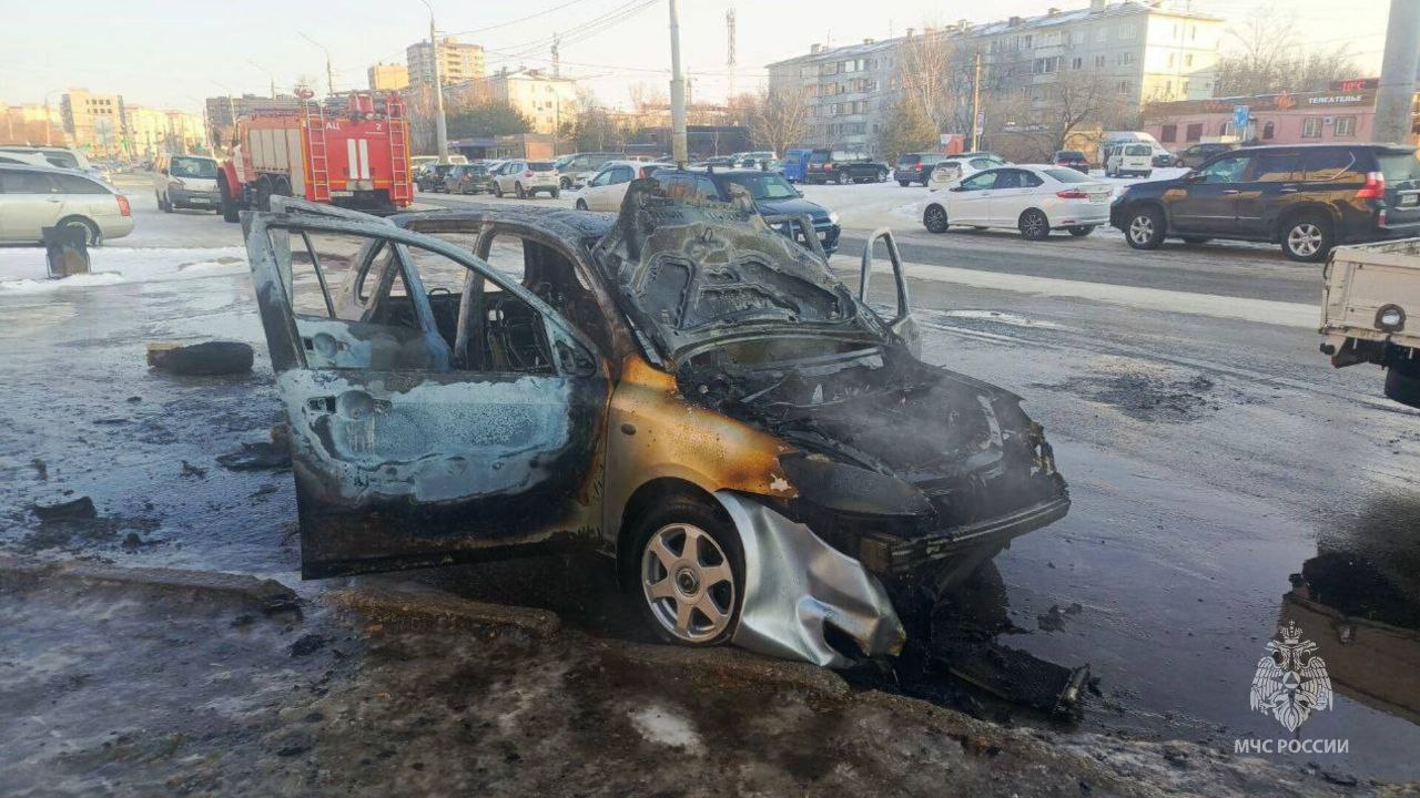 Два боевых расчёта МЧС Амурской области выезжали на тушение автомобиля по ул. Воронкова. Пожар оперативно ликвидирован Два боевых расчёта МЧС Амурской области выезжали на тушение автомобиля по ул. Воронкова. Пожар оперативно ликвидирован