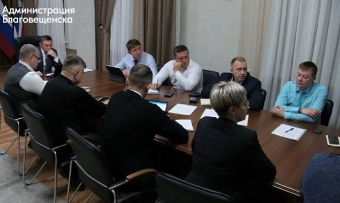 «Должны получать не меньше 80 тысяч рублей»: в Благовещенске поднимут зарплату водителям снегоуборочной техники