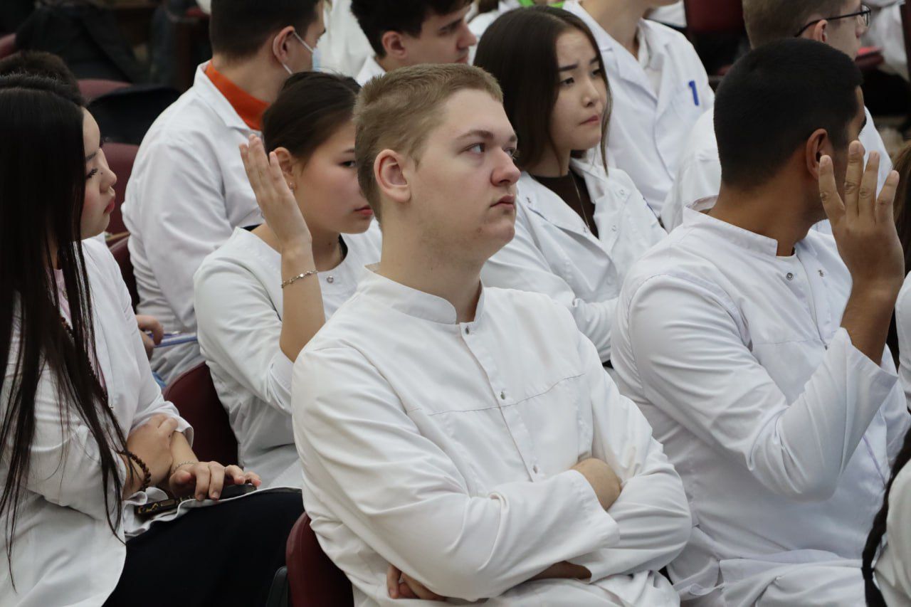 Юных амурчан также предупреждают об ответственности за соучастие в таких противоправных деяниях Юных амурчан также предупреждают об ответственности за соучастие в таких противоправных деяниях