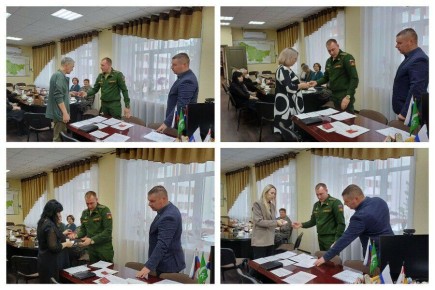 В администрации Тындинского округа состоялась торжественная церемония вручения государственных наград бойцам, погибшим при исполнении воинского долга в ходе специальной военной операции