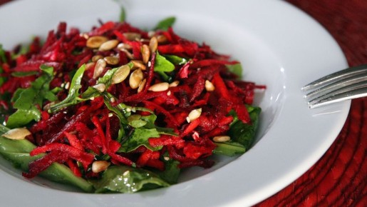 Этот салат из свеклы не уступит ресторанному блюду: рецепт от шефа