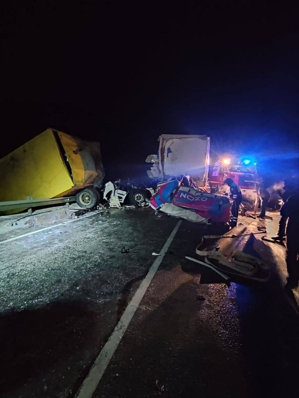 Под Циолковским произошло смертельное ДТП с двумя грузовиками Под Циолковским произошло смертельное ДТП с двумя грузовиками