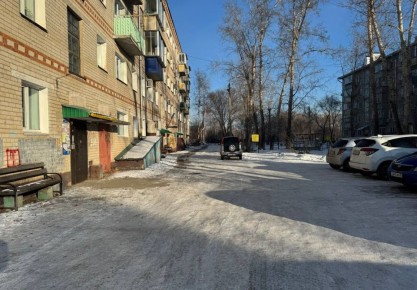 Олег Имамеев: Во время прямого эфира ко мне обратились жители домов по переулку Южному с просьбой оборудовать пешеходные дорожки в общем дворе