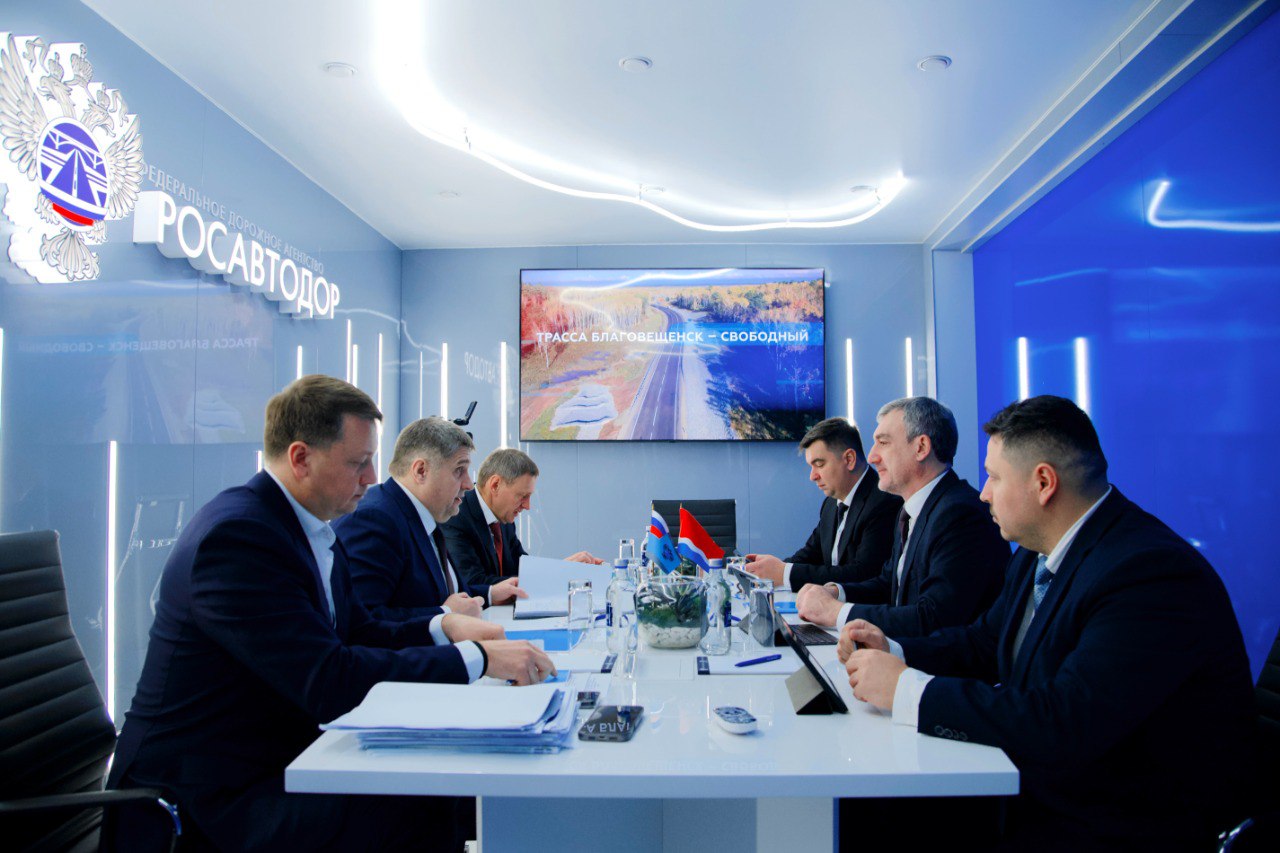 Губернатор Приамурья и руководитель Росавтодора обсудили перспективы развития дорожной сети региона