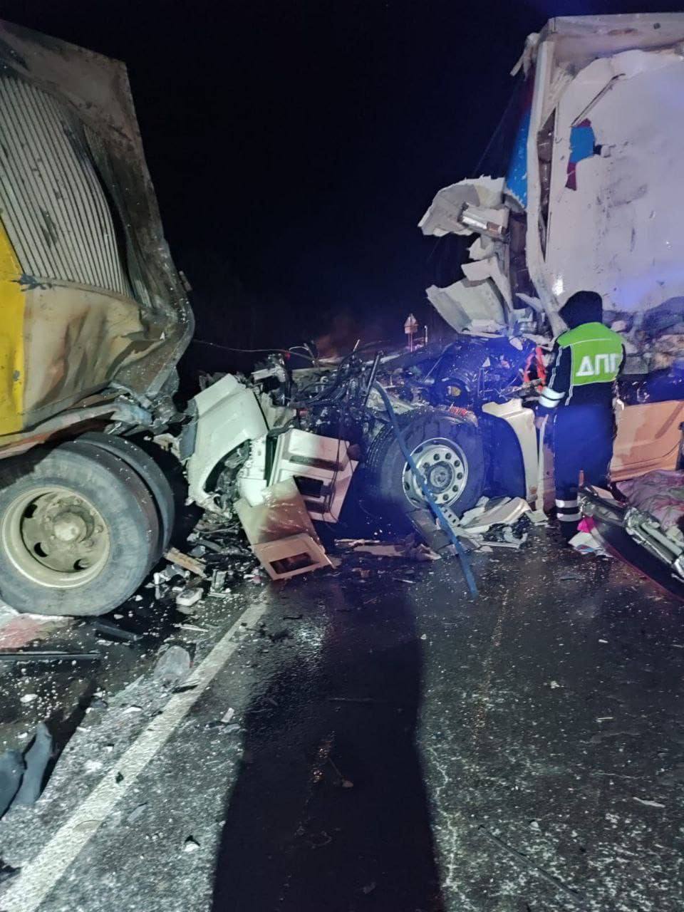 Под Циолковским произошло смертельное ДТП с двумя грузовиками Под Циолковским произошло смертельное ДТП с двумя грузовиками