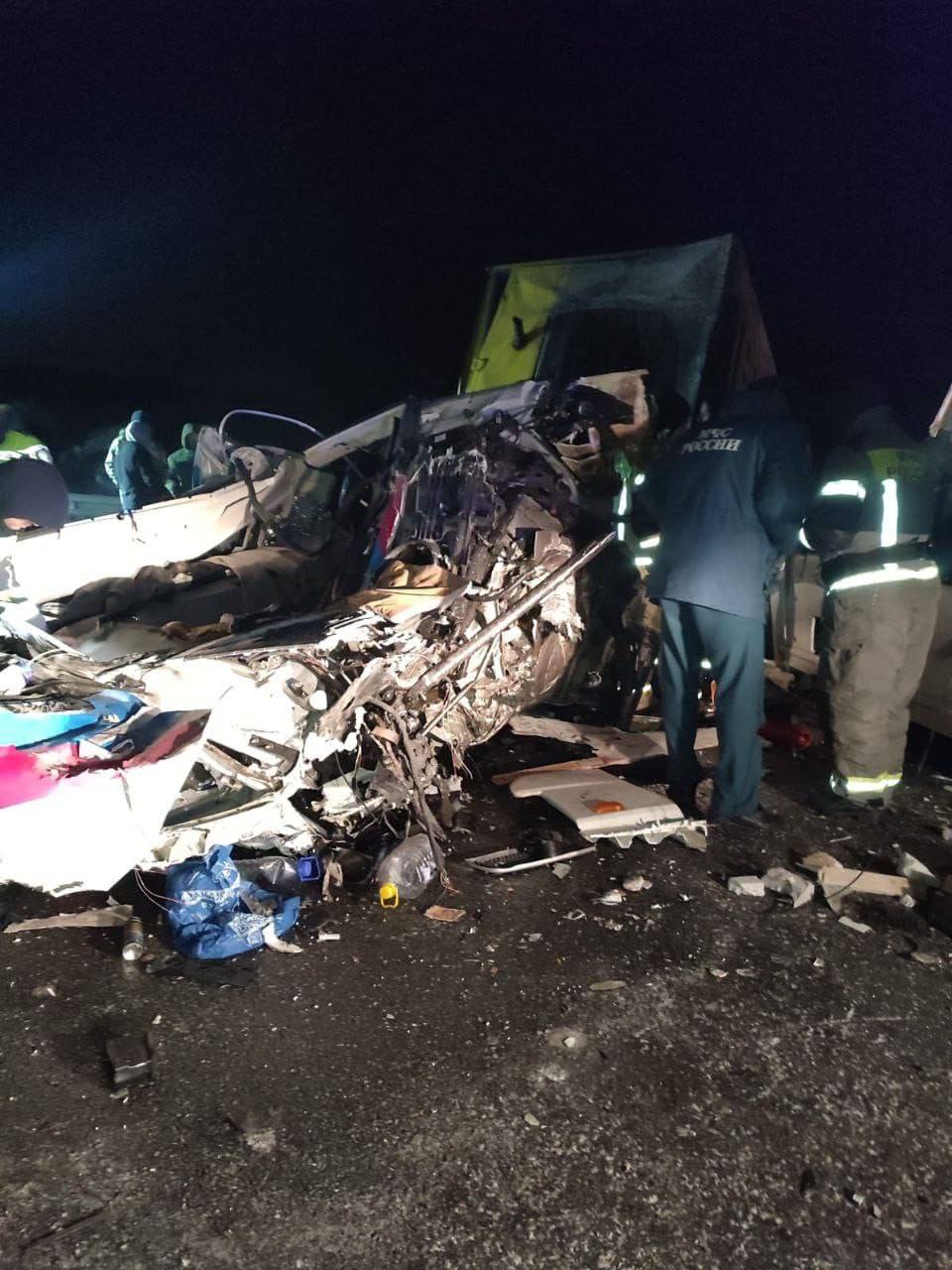 Под Циолковским произошло смертельное ДТП с двумя грузовиками Под Циолковским произошло смертельное ДТП с двумя грузовиками