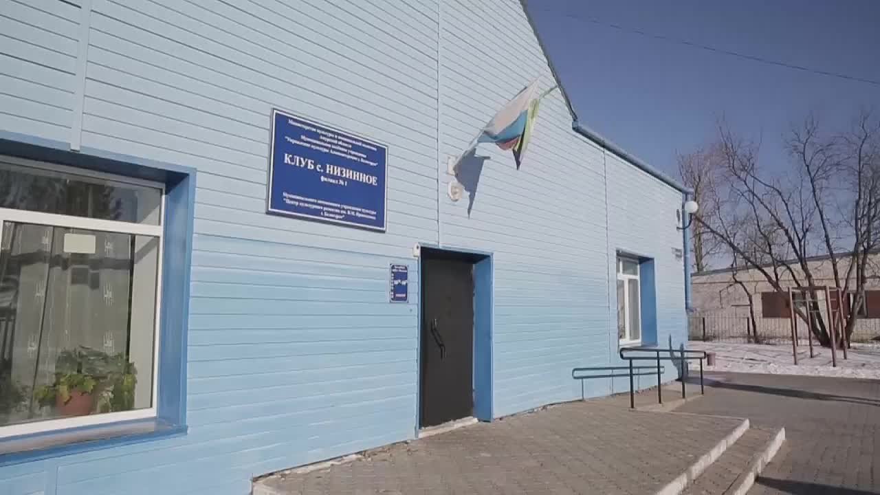 Светодиодный прибор, микшерный пульт и микрофоны: в Доме культуры села Низинное провели модернизацию