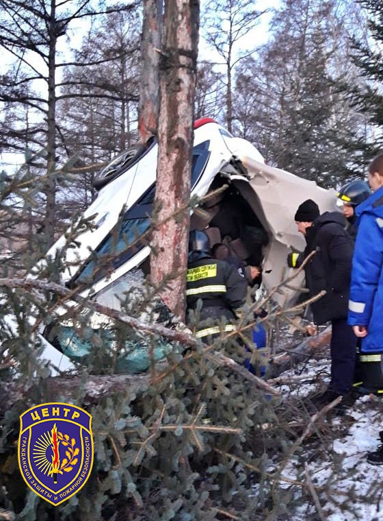 Двое детей заблокированы в иномарке, водитель погиб Двое детей заблокированы в иномарке, водитель погиб