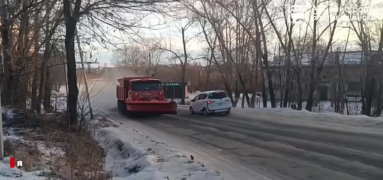 За четыре дня в Благовещенске от снега и льда очистили почти 100 автобусных остановок