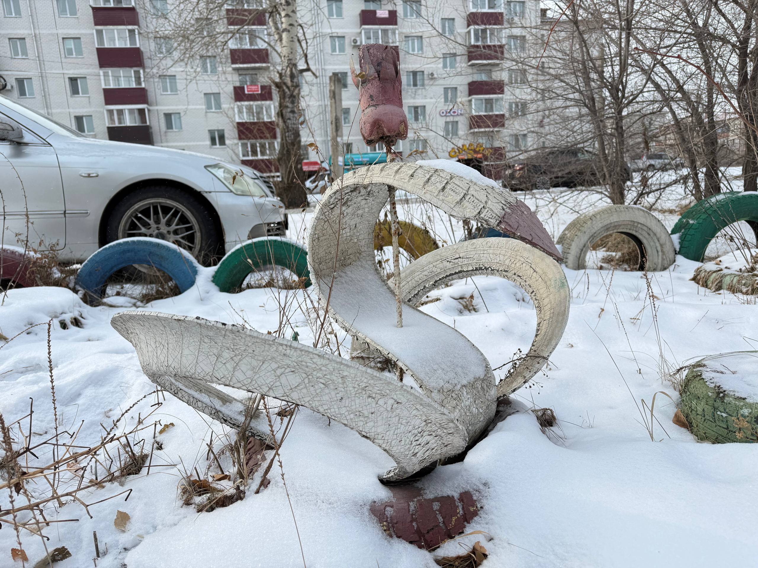 В Белогорске лебедей из покрышек во дворах хотят заменить современными арт-объектами