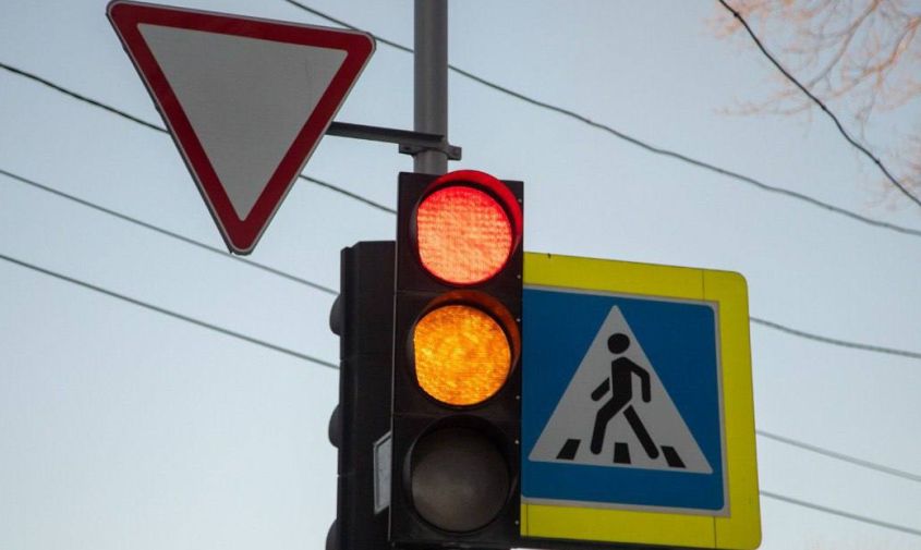 В субботу и воскресенье не будет работать светофор на оживленном перекрестке в центре Благовещенска
