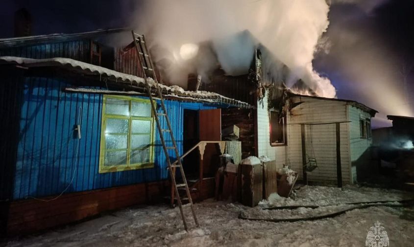 Крупный пожар площадью более 100 квадратных метров тушили в Свободненском районе