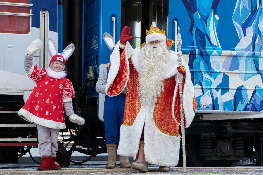 В амурской столице во вторник, 25 ноября, встретили поезд Деда Мороза В амурской столице во вторник, 25 ноября, встретили поезд Деда Мороза