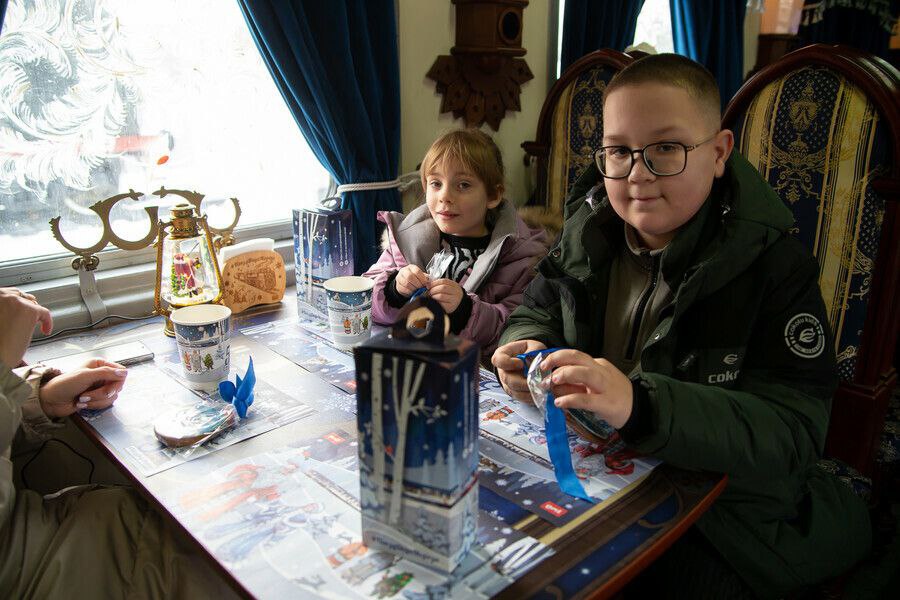 В амурской столице во вторник, 25 ноября, встретили поезд Деда Мороза В амурской столице во вторник, 25 ноября, встретили поезд Деда Мороза