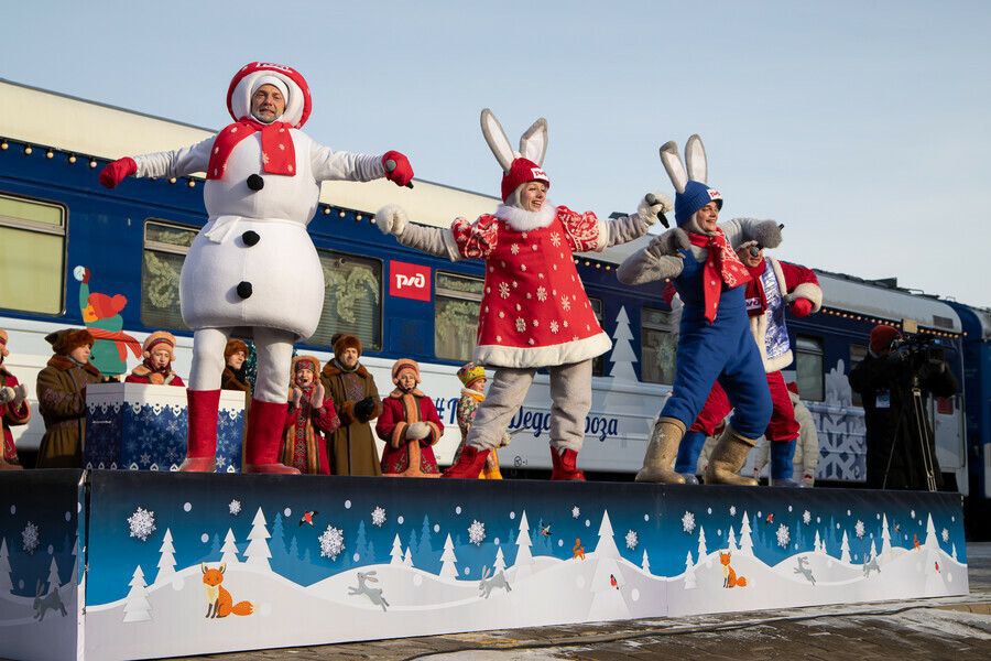 В амурской столице во вторник, 25 ноября, встретили поезд Деда Мороза В амурской столице во вторник, 25 ноября, встретили поезд Деда Мороза