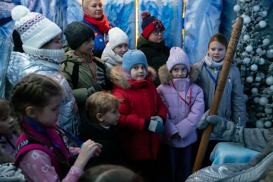 В амурской столице во вторник, 25 ноября, встретили поезд Деда Мороза В амурской столице во вторник, 25 ноября, встретили поезд Деда Мороза