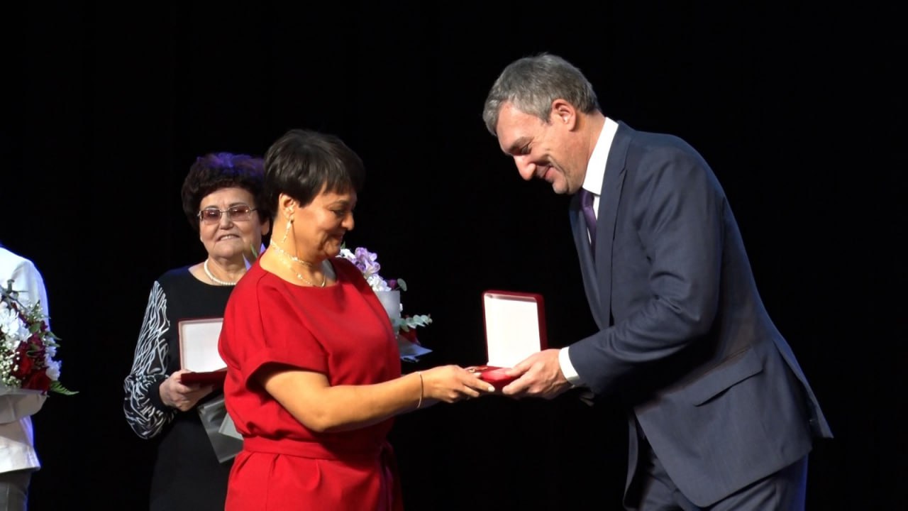 «Материнская слава»: как в Приамурье награждают многодетных мам? «Материнская слава»: как в Приамурье награждают многодетных мам?