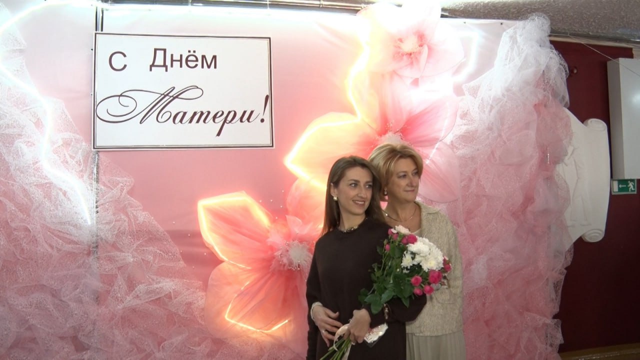 «Материнская слава»: как в Приамурье награждают многодетных мам?