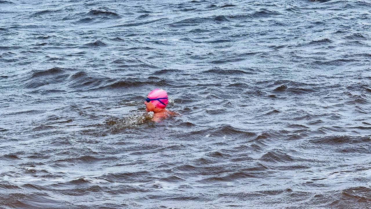 Бурейская русалка. Пока многие мечтают о тёплом пледе, жительница Талакана Татьяна Серба каждый день приходит на берег водохранилища Бурейской ГЭС, чтобы окунуться в ледяную воду Бурейская русалка. Пока многие мечтают о тёплом пледе, жительница Талакана Татьяна Серба каждый день приходит на берег водохранилища Бурейской ГЭС, чтобы окунуться в ледяную воду