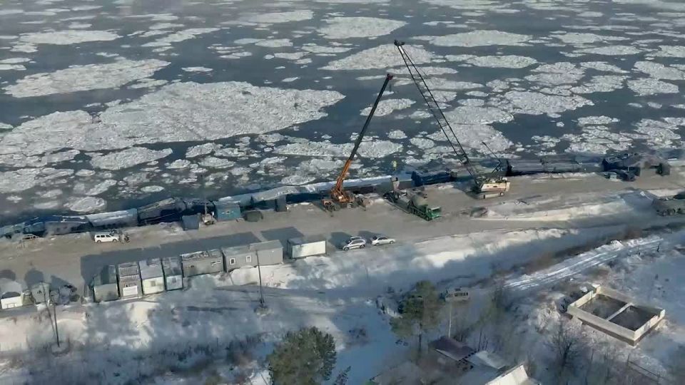Во Владимировке Благовещенского округа продолжается строительство дамбы на реке Зее