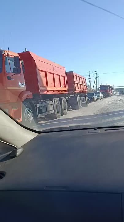 Нескончаемая пробка в микрорайоне из-за перекрытия на улице Студенческой, сообщают нам читатели