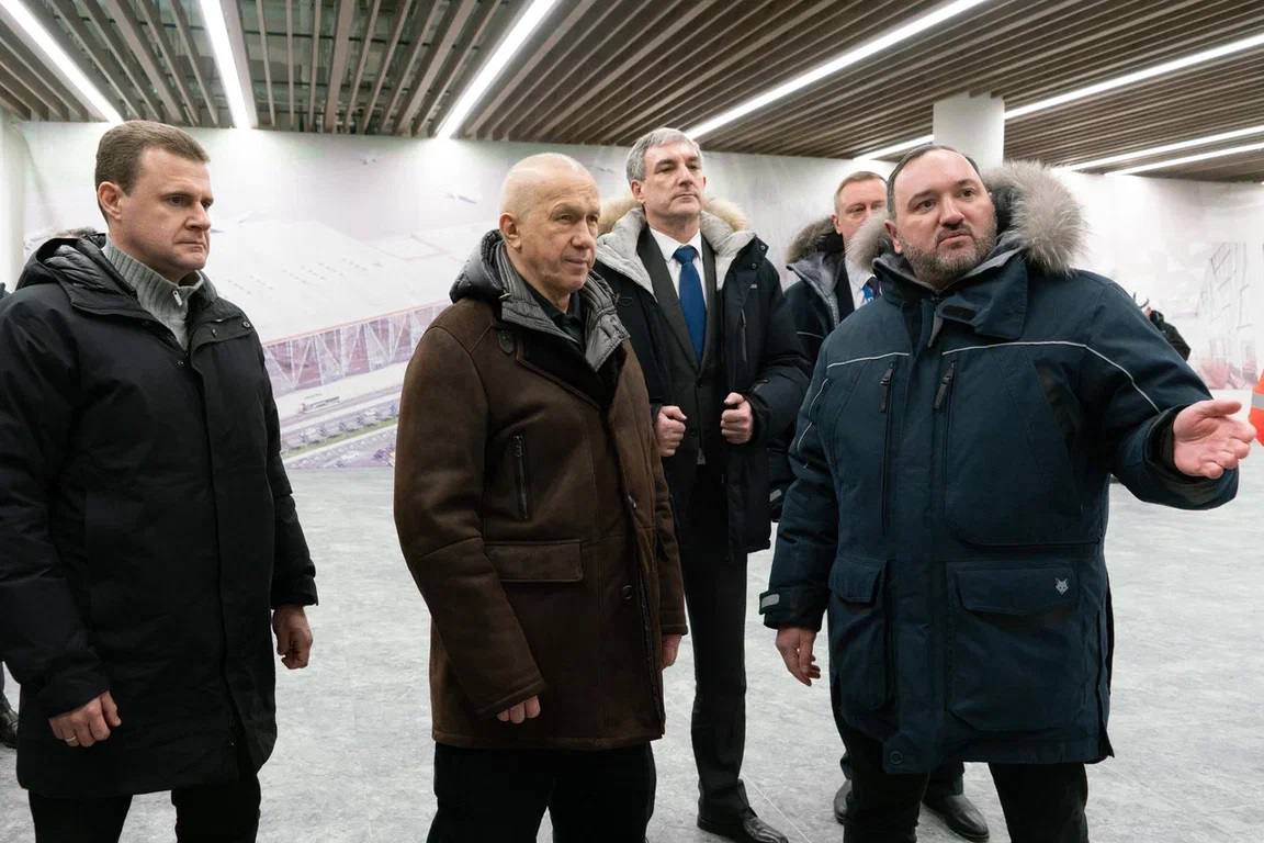 От амфитеатра до терминала: Юрию Трутневу показали, как преображается аэропорт Благовещенска