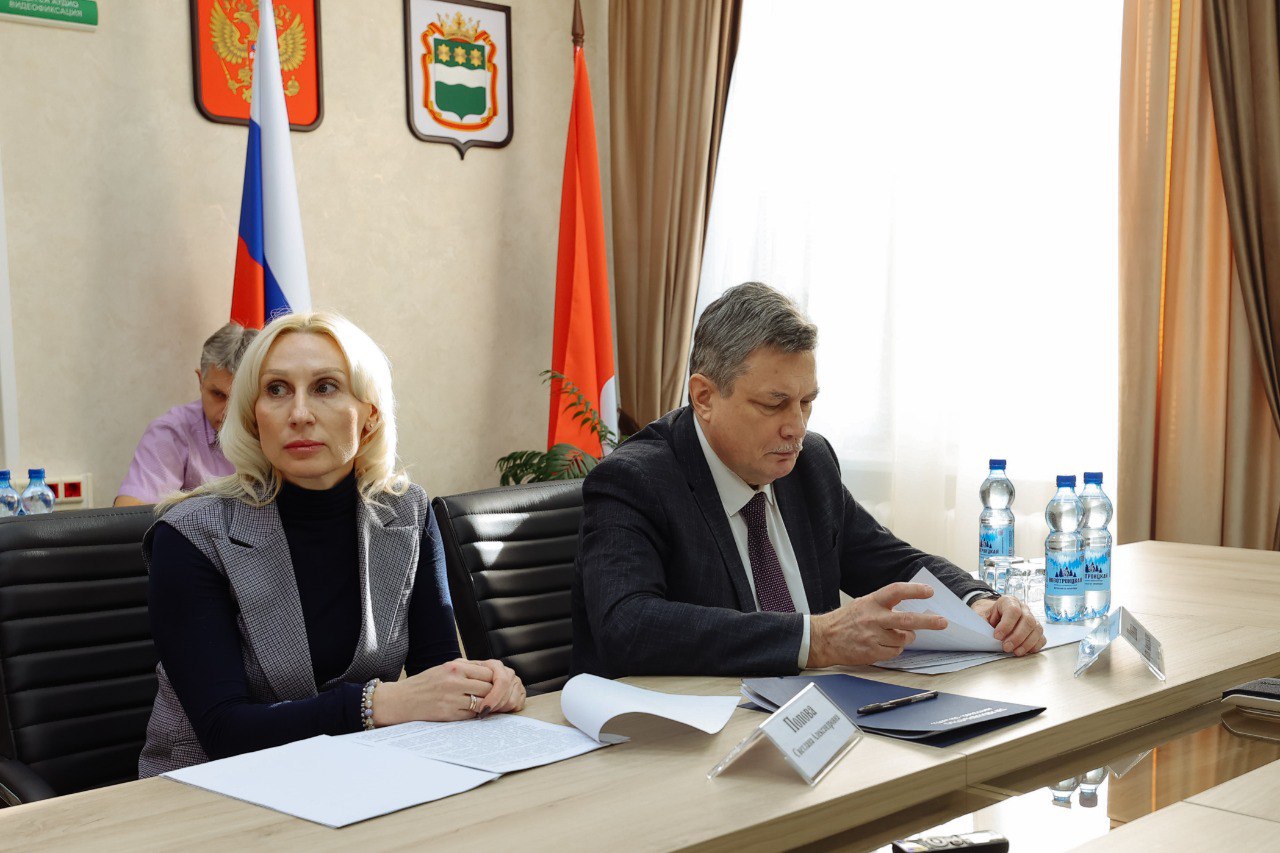 Возле военного госпиталя в Благовещенске обустроят парковку и пешеходный переход Возле военного госпиталя в Благовещенске обустроят парковку и пешеходный переход