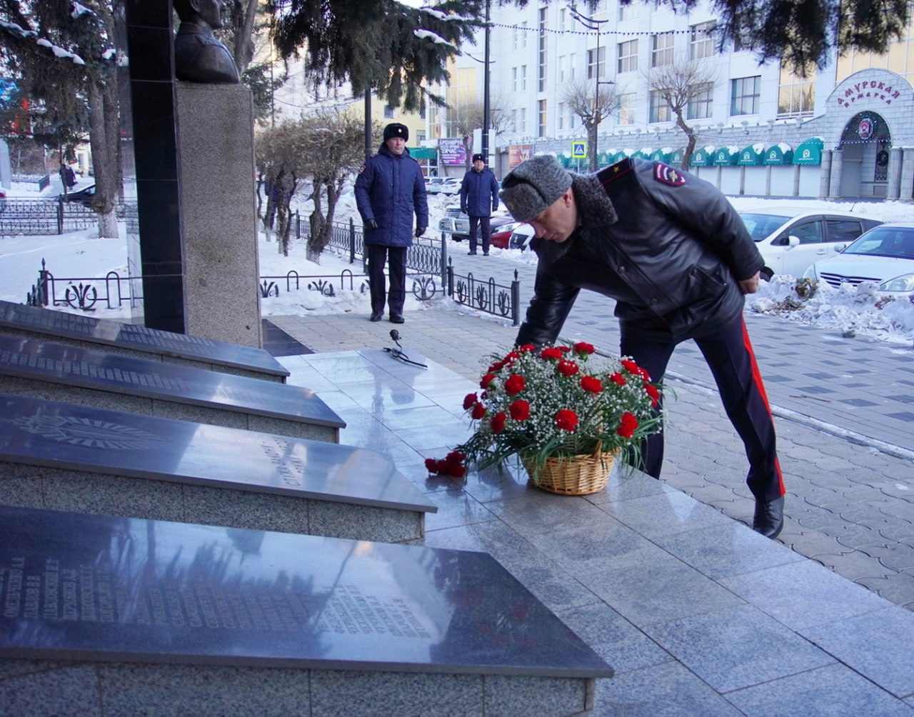 В День Героев Отечества руководители областного УМВД почтили память погибших сотрудников В День Героев Отечества руководители областного УМВД почтили память погибших сотрудников