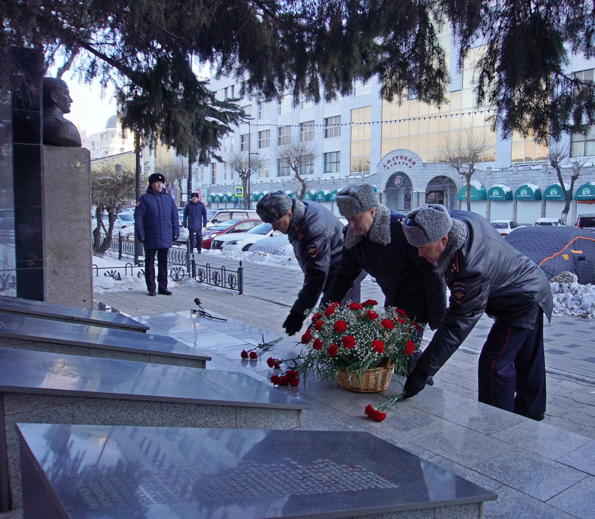 В День Героев Отечества руководители областного УМВД почтили память погибших сотрудников В День Героев Отечества руководители областного УМВД почтили память погибших сотрудников
