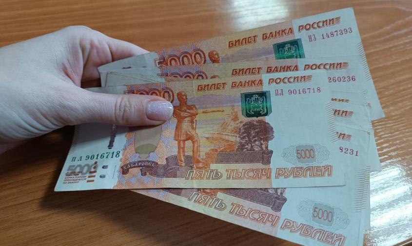 «Богатеем?»: в Амурской области снова выросла официальная средняя зарплата