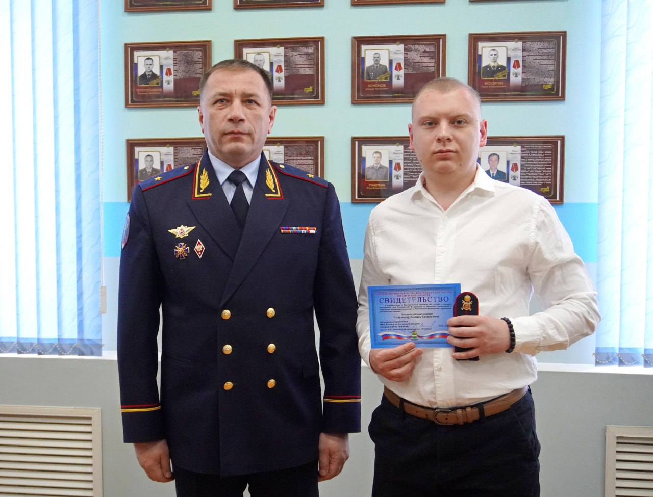 В памятную дату амурским полицейским вручили офицерские погоны В памятную дату амурским полицейским вручили офицерские погоны