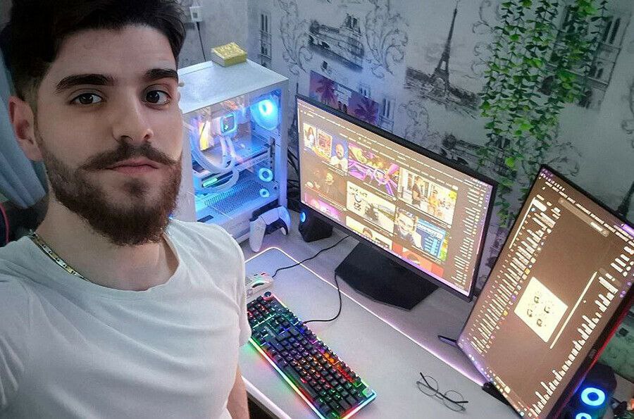 Он родился в Сирии, учится в Благовещенске и мечтает остаться в России, чтобы стать крутым программистом