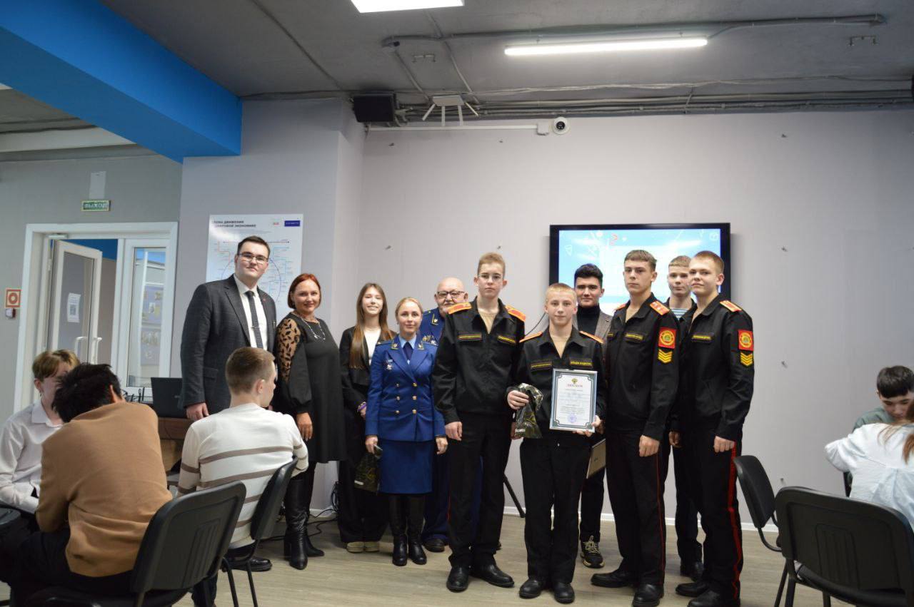 Разговоры о важном. В преддверии памятной даты России – Дня Героев Отечества состоялась встреча заместителя прокурора области Александра Трифонова с кадетами ГОАУ Амурской области «Амурский кадетский корпус имени героя... Разговоры о важном. В преддверии памятной даты России – Дня Героев Отечества состоялась встреча заместителя прокурора области Александра Трифонова с кадетами ГОАУ Амурской области «Амурский кадетский корпус имени героя...