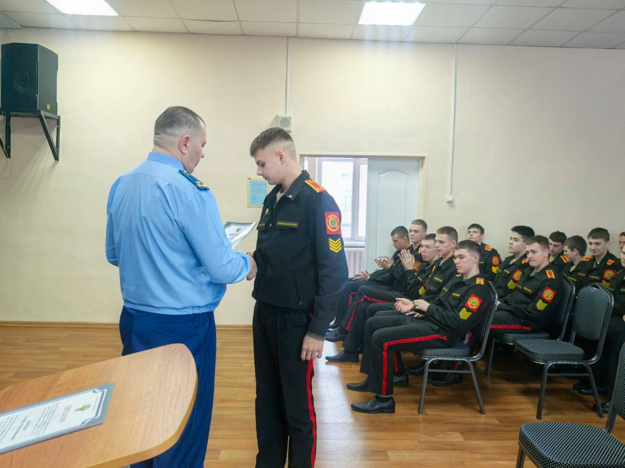 Разговоры о важном. В преддверии памятной даты России – Дня Героев Отечества состоялась встреча заместителя прокурора области Александра Трифонова с кадетами ГОАУ Амурской области «Амурский кадетский корпус имени героя...