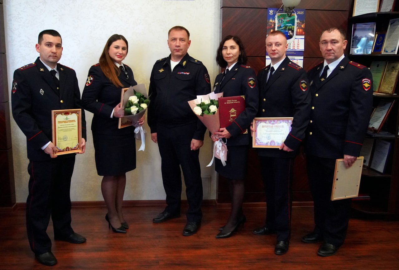 В региональном УМВД за успехи в профессиональной деятельности наградили сотрудников Центра информационных технологий, связи и защиты информации В региональном УМВД за успехи в профессиональной деятельности наградили сотрудников Центра информационных технологий, связи и защиты информации
