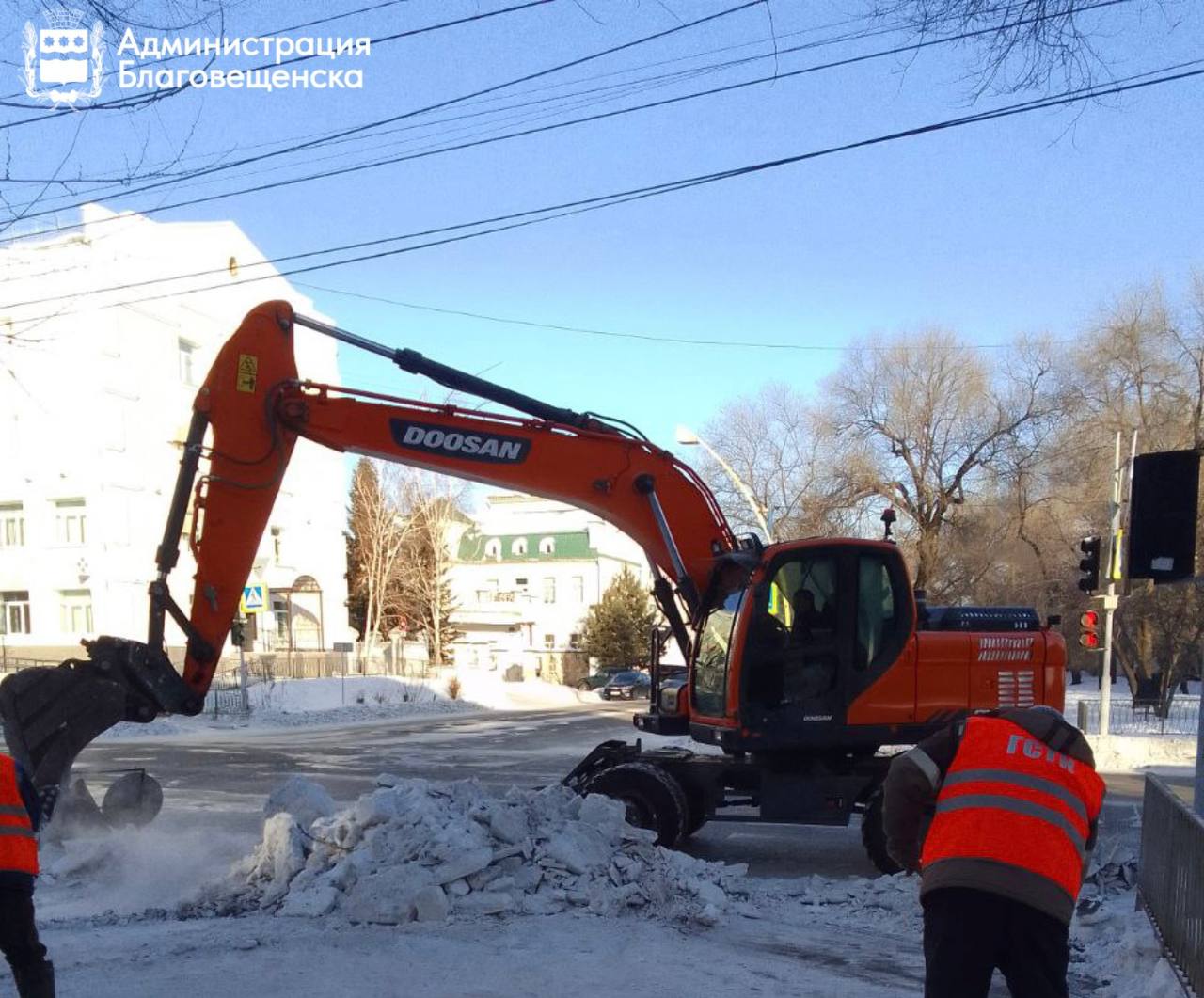 По обращениям жителей: с начала недели с улиц Благовещенска вывезли почти 3 тысячи тонн снега По обращениям жителей: с начала недели с улиц Благовещенска вывезли почти 3 тысячи тонн снега