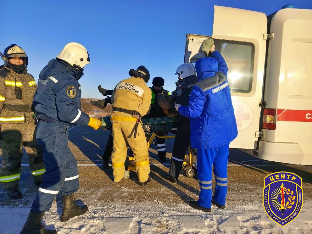 Два грузовых автомобиля столкнулись на трассе «Амур» в области – понадобилась помощь спасателей Два грузовых автомобиля столкнулись на трассе «Амур» в области – понадобилась помощь спасателей