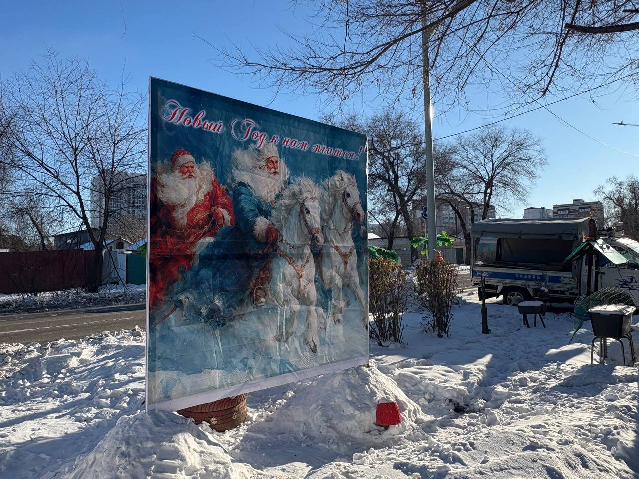 Праздничек устроили жители одного из частных домов в Благовещенске на улице Новой Праздничек устроили жители одного из частных домов в Благовещенске на улице Новой