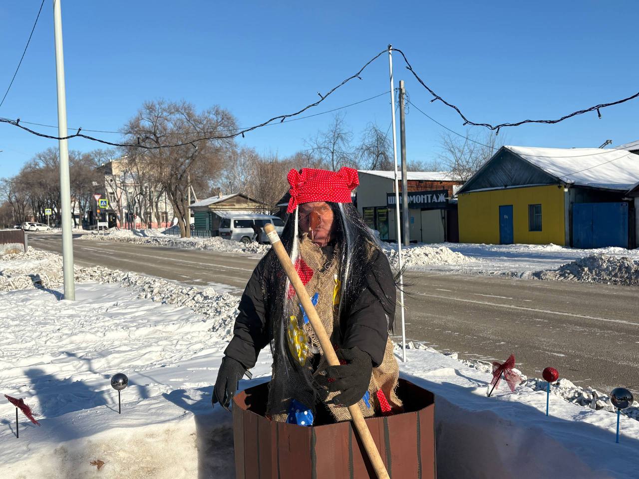 Праздничек устроили жители одного из частных домов в Благовещенске на улице Новой Праздничек устроили жители одного из частных домов в Благовещенске на улице Новой