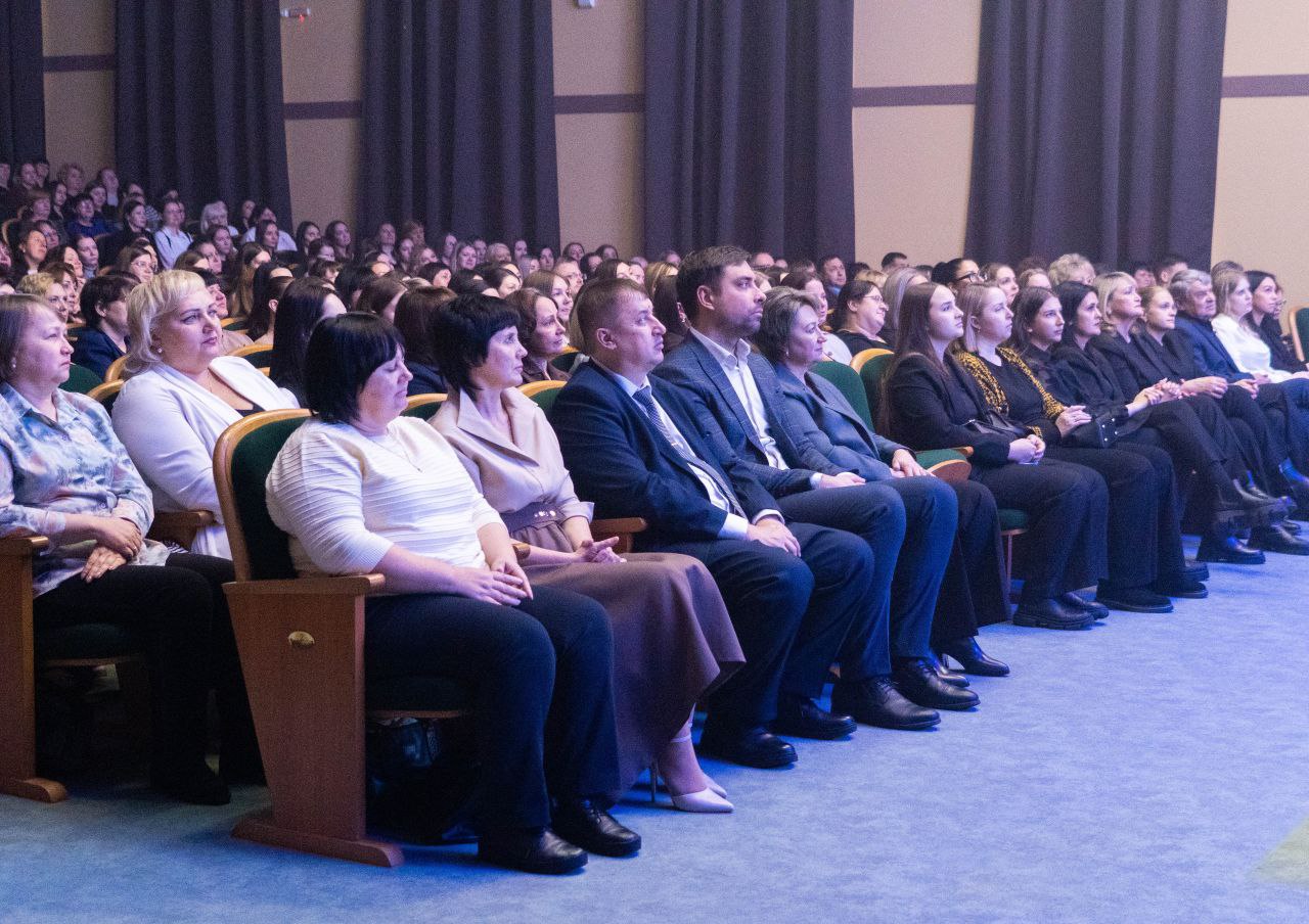 Константин Дьяконов поздравил управление Федеральной налоговой службы по Амурской области с юбилеем Константин Дьяконов поздравил управление Федеральной налоговой службы по Амурской области с юбилеем