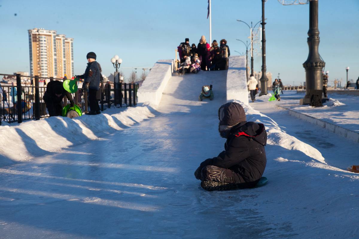 В Благовещенске построят 10 снежных горок для катания