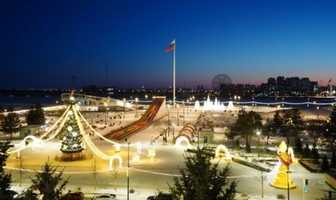 Настроение — праздничное: в этом году Благовещенск украсили к Новому году раньше, чем обычно