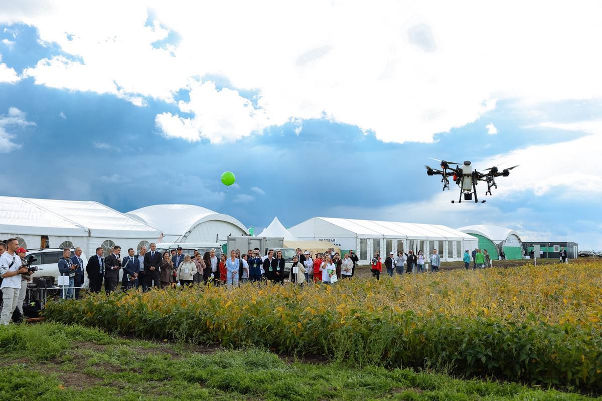 Беспилотные тракторы, агроклассы и жилье аграриям: губернатор назвал приоритеты развития АПК Беспилотные тракторы, агроклассы и жилье аграриям: губернатор назвал приоритеты развития АПК