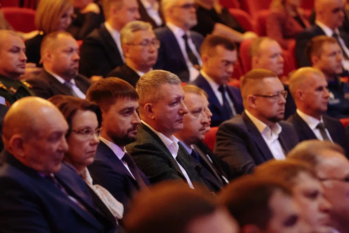 Губернатор Амурской области Василий Орлов в своем итоговом докладе рассказал о приведении в норматив в дорог региона Губернатор Амурской области Василий Орлов в своем итоговом докладе рассказал о приведении в норматив в дорог региона