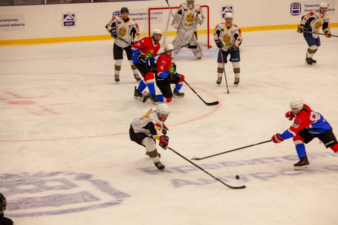 В Благовещенске стартовал хоккейный турнир на Кубок Героя России Владимира Барахтенко В Благовещенске стартовал хоккейный турнир на Кубок Героя России Владимира Барахтенко