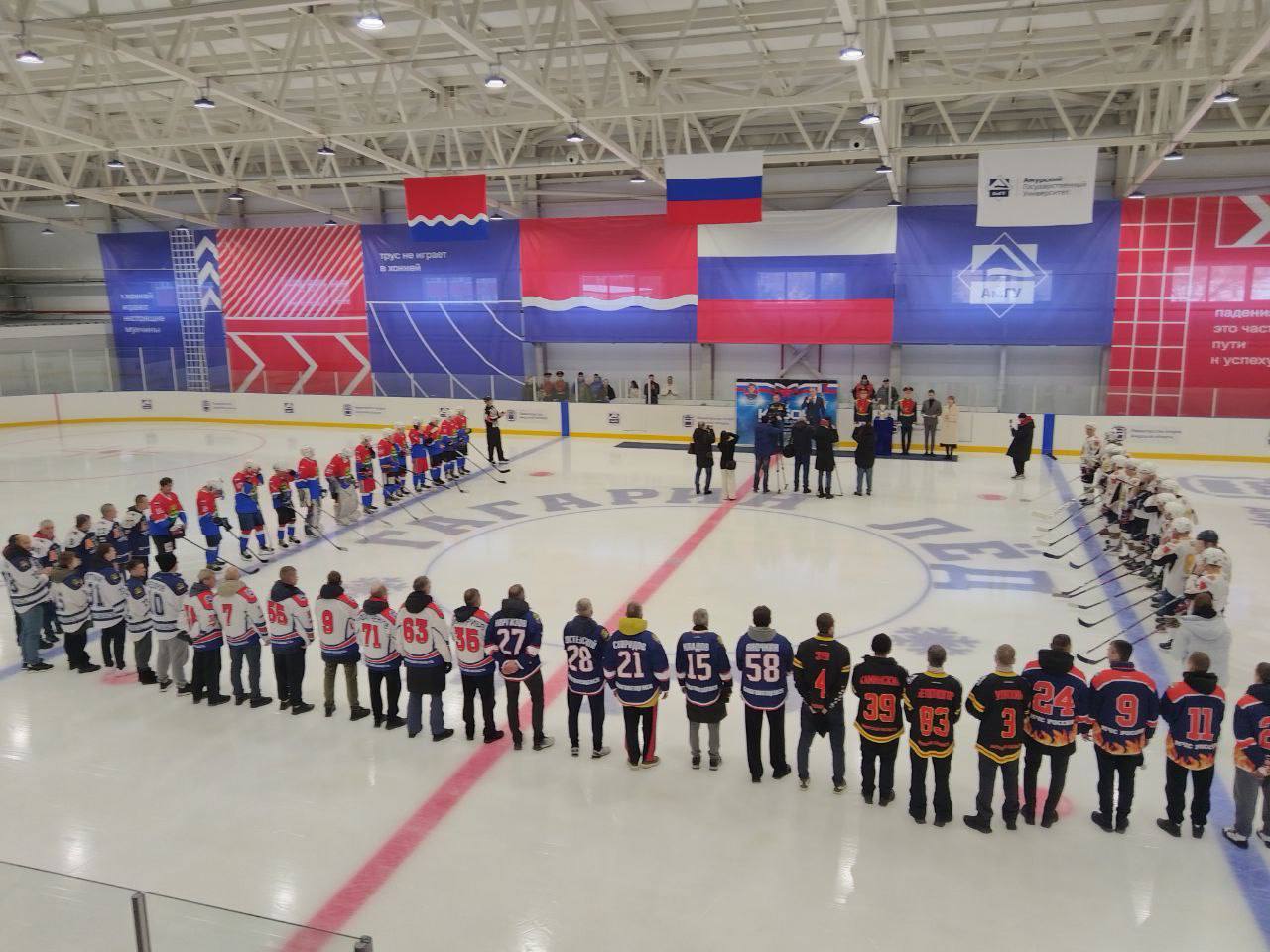 В Благовещенске стартовал хоккейный кубок памяти Героя России Барахтенко В Благовещенске стартовал хоккейный кубок памяти Героя России Барахтенко